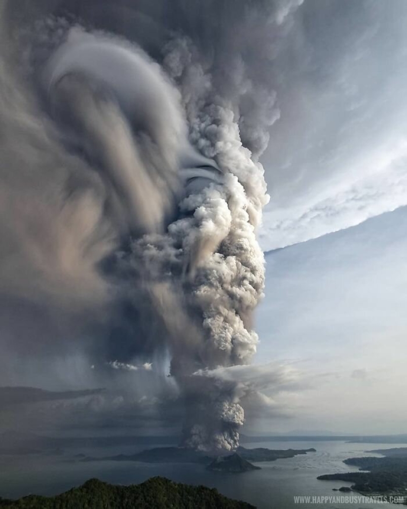 Horror, miedo y belleza: todo el poder del volcán Taal en fotos