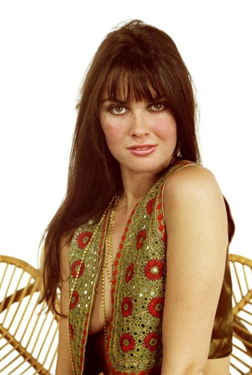 Hot brown-haired woman from the foggy Albion: seductive Caroline Munro
