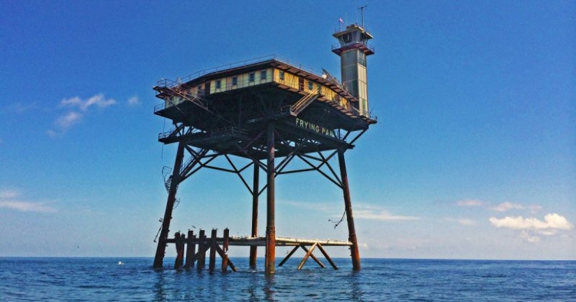 "Hotel on stilts": the most dangerous hotel in the world is waiting for rich connoisseurs of the exotic