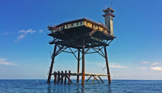 "Hotel on stilts": the most dangerous hotel in the world is waiting for rich connoisseurs of the exotic