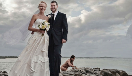 How children, animals and guests spoil wedding photos