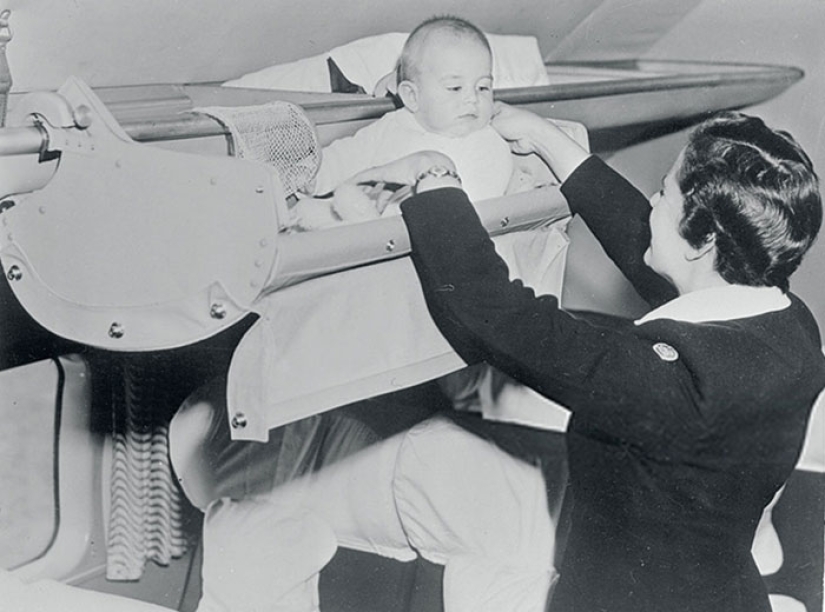 How children traveled on board an airplane in the 1950s