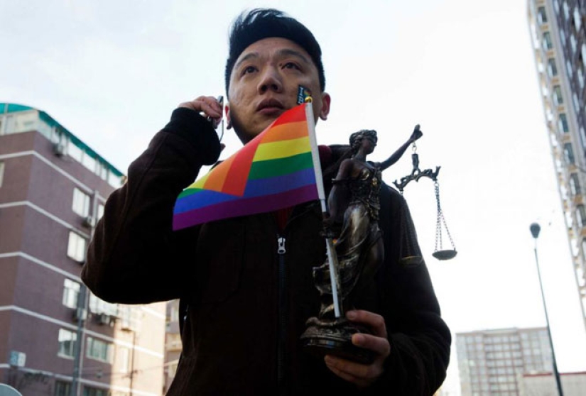 How in Homophobic China, focusing on LGBT people helps to make money