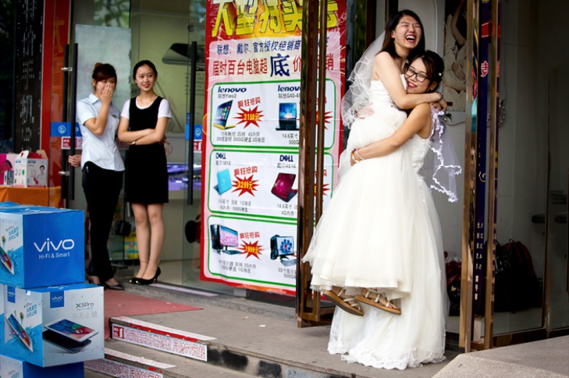 How in Homophobic China, focusing on LGBT people helps to make money