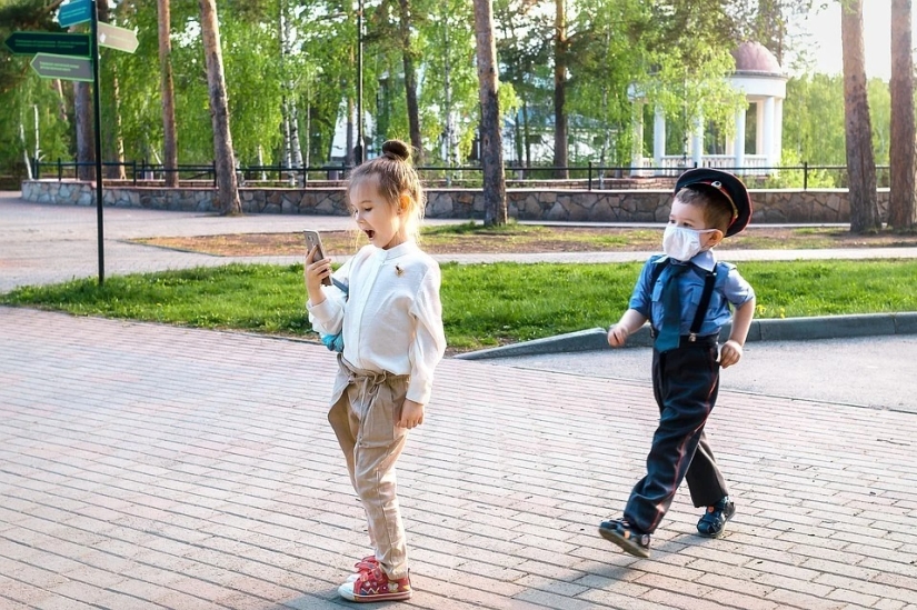 How it was: 15 creative photos of Chelyabinsk residents about self-isolation