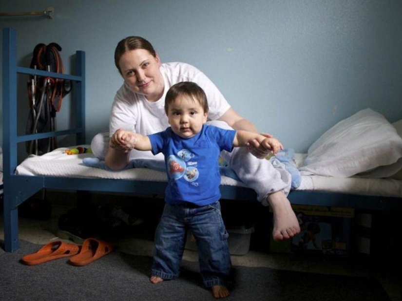 How newborn children of prisoners in the USA and Russia live