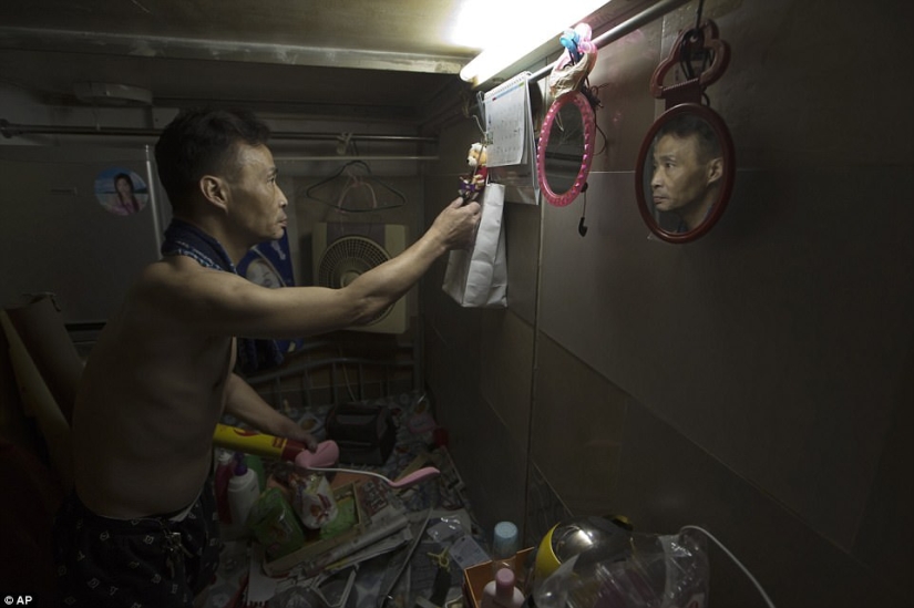 How people live in Hong Kong coffin apartments