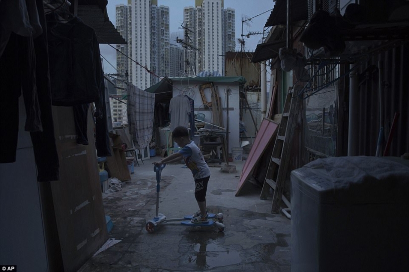 How people live in Hong Kong coffin apartments