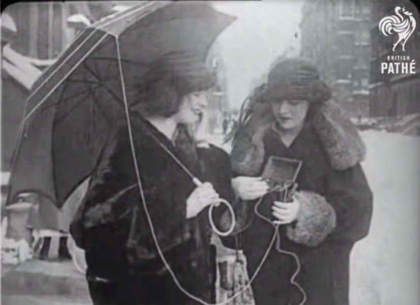 How people waited for mobile phones: 18 photos from the past