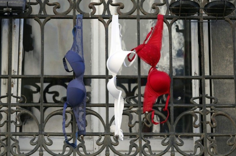 How the French honor the memory of the victims of terrorist attacks