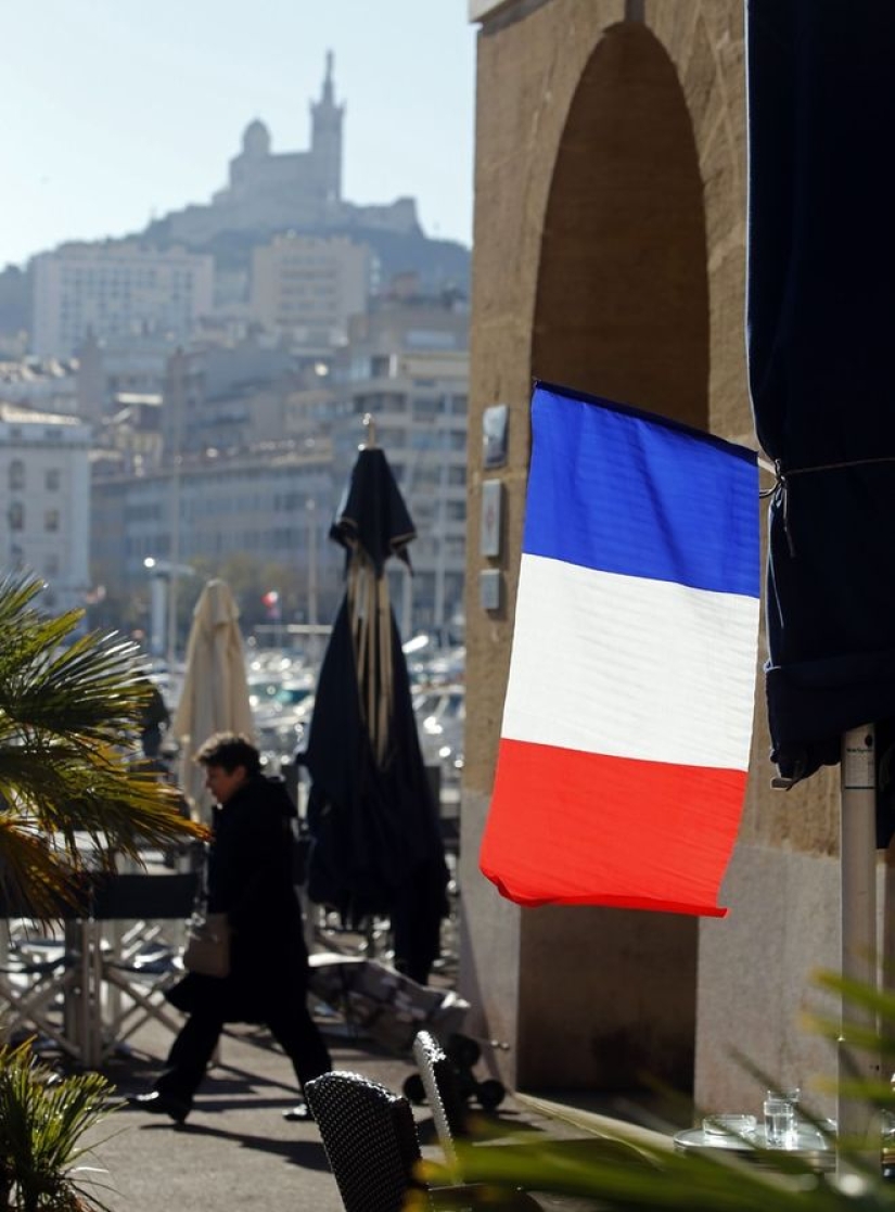 How the French honor the memory of the victims of terrorist attacks