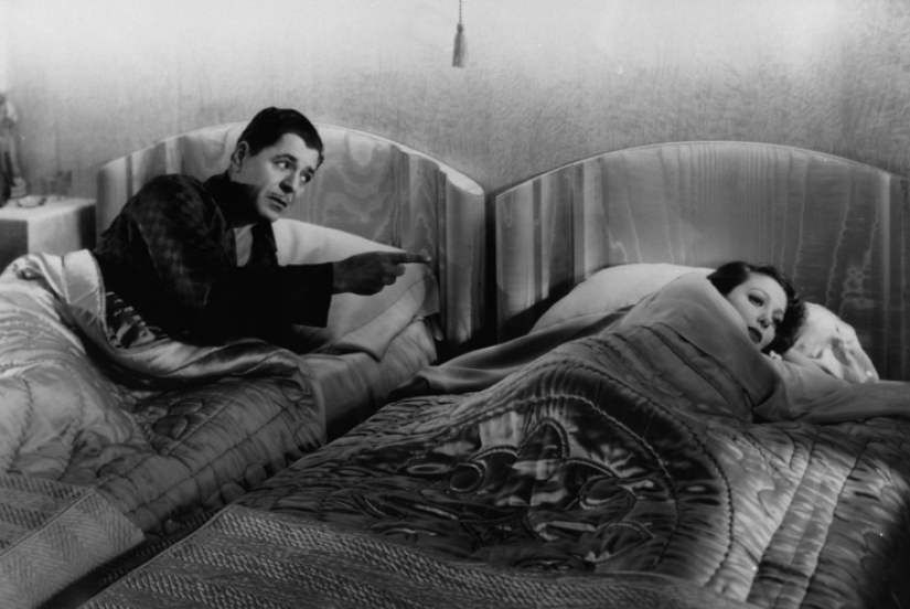 How they used to shoot bed scenes in Hollywood