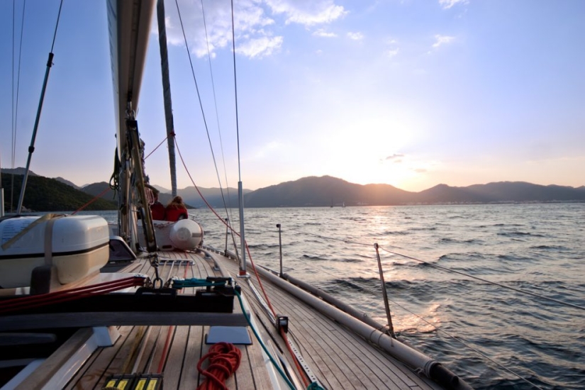 How to spend an unforgettable summer: yacht rental experience