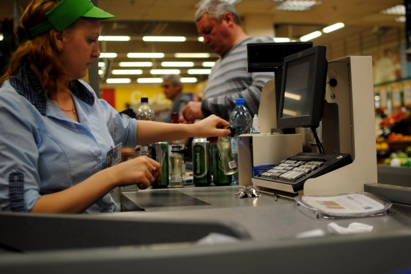 How we are deceived by cashiers in supermarkets: myths and reality