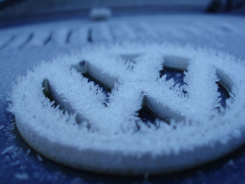 How winter turns cars into works of art