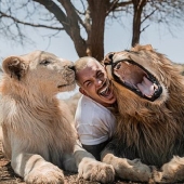 Hugging the Lions: Dean Schneider, the Swiss financier who gave up everything and went to Africa