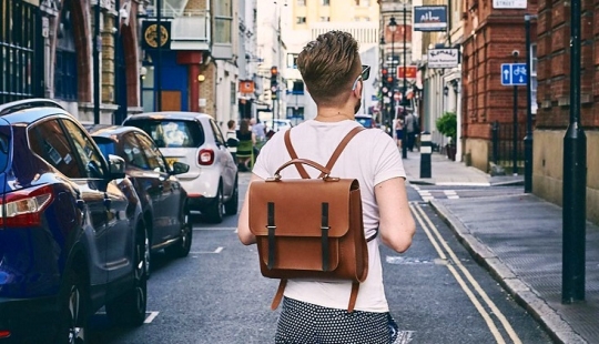 I carry everything with me: how to choose the right urban backpack