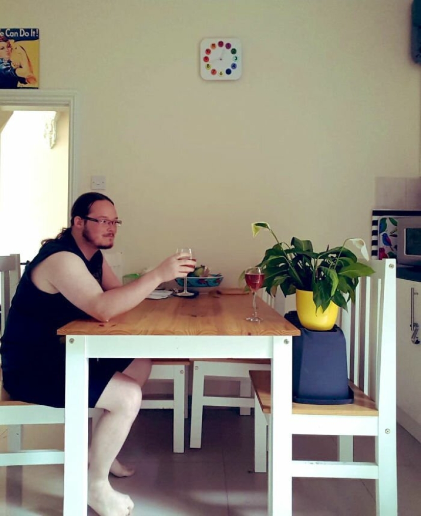 I drank with flowers and read books to them: a caring neighbor took care of indoor plants