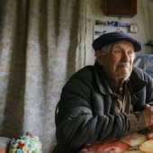 "I saved up for the house, but they need it more": a lonely 85-year-old history teacher gave a million rubles to orphans