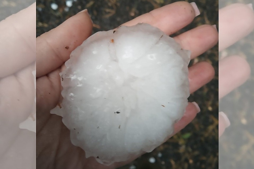 Ice dumplings in Snezhinsk: hail the size of a fist and an egg fell in the Urals