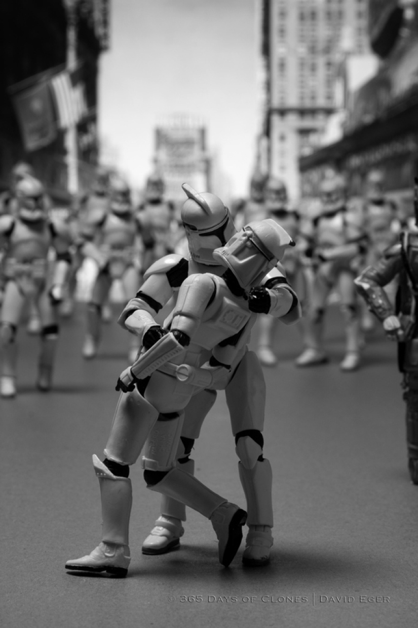 Iconic photos in the form of remakes with imperial stormtroopers
