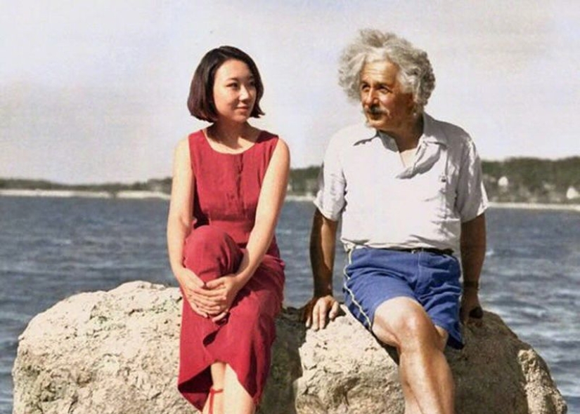 "I'm everywhere": Chinese artist inserts herself into iconic celebrity photos