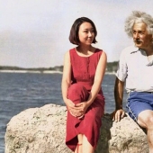 "I'm everywhere": Chinese artist inserts herself into iconic celebrity photos