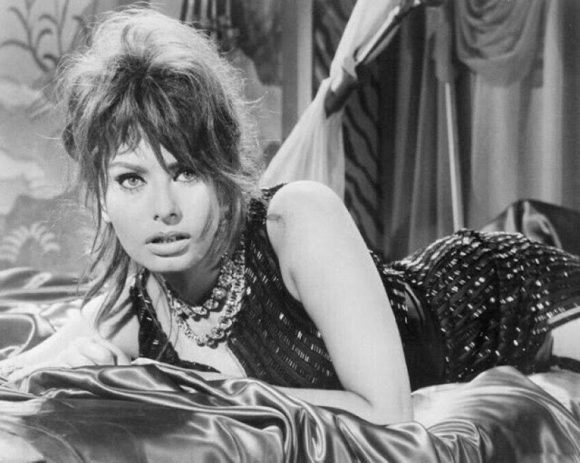 Impresionante Sophia Loren durante el rodaje de la película " Millionaire»