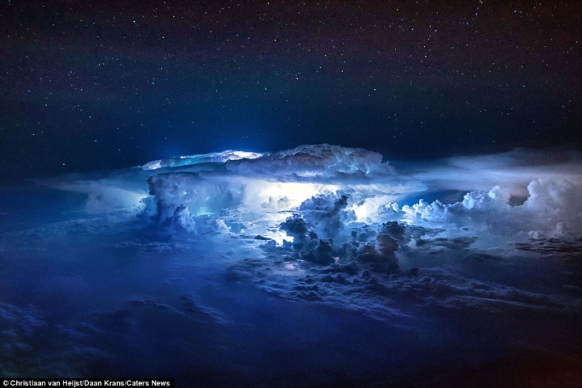 Impresionantes fotos tomadas desde la cabina de un avión de pasajeros