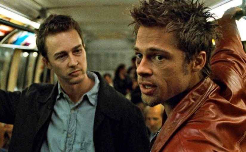 In China, the ending of the movie "Fight Club" has been changed. Users burst into memes