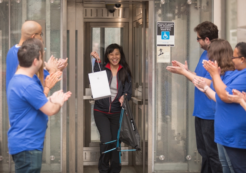 In New York, they put up a fake Apple Store, and a queue for iPhones lined up for it