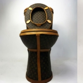 In the USA, a gold toilet covered with Louis Vuitton bags is sold for $ 100,000