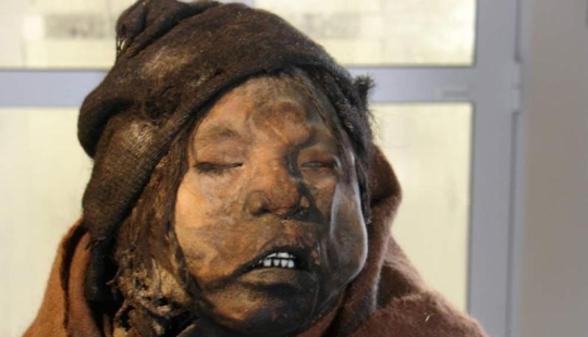 Inca mummies of sacrificed children and women