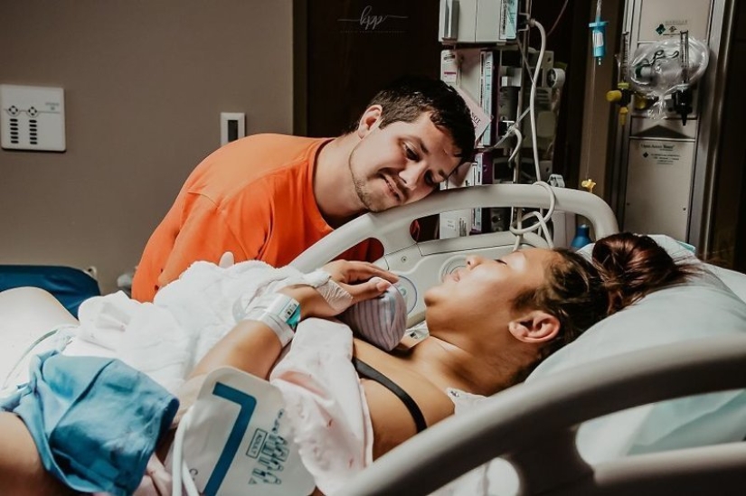 Increíblemente emotivo: fotos de hombres que están presentes en el parto