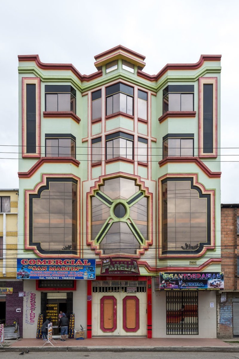 Incredible houses built by rich Indians in Bolivia