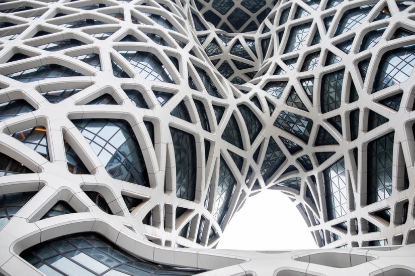 Incredible Morpheus in Macau: a futuristic hotel with an exoskeleton has been opened in the gaming capital