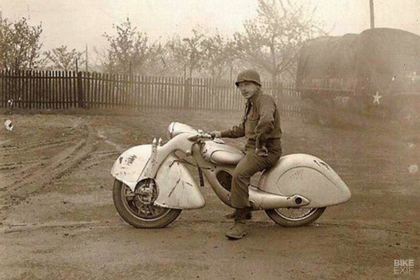 Incredibly beautiful motorcycle: replica of the German Killinger und Freund in Art Deco style