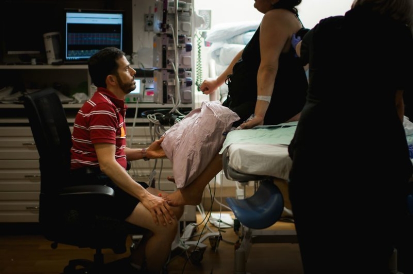 Incredibly emotional: photos of men who are present at childbirth