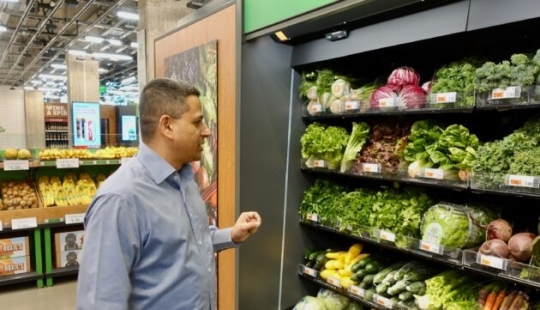 Inside "Amazon Go Grocery": the company opened the first supermarket without cashiers and checkout lanes