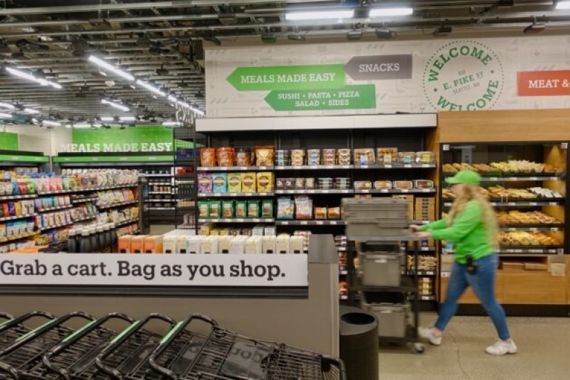 Inside "Amazon Go Grocery": the company opened the first supermarket without cashiers and checkout lanes