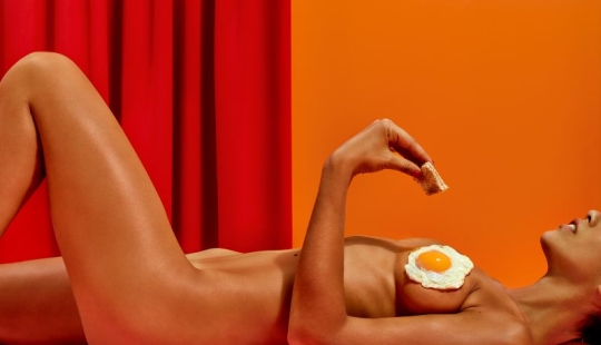 Instead of a cupcake, there will be sex: a photo project about a good start to the day with the right breakfast