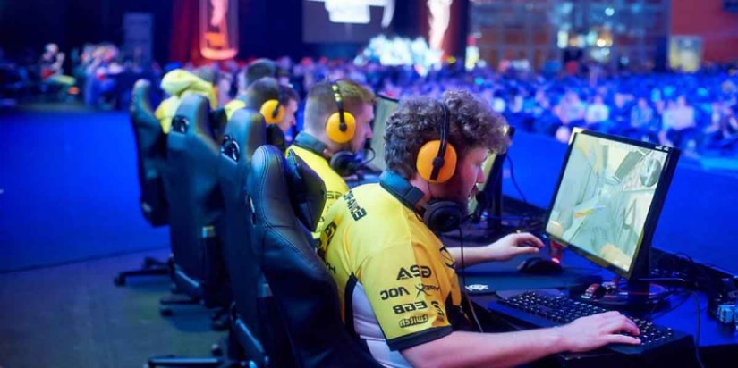 Is it easy to earn effortlessly: how do millionaire esports players live