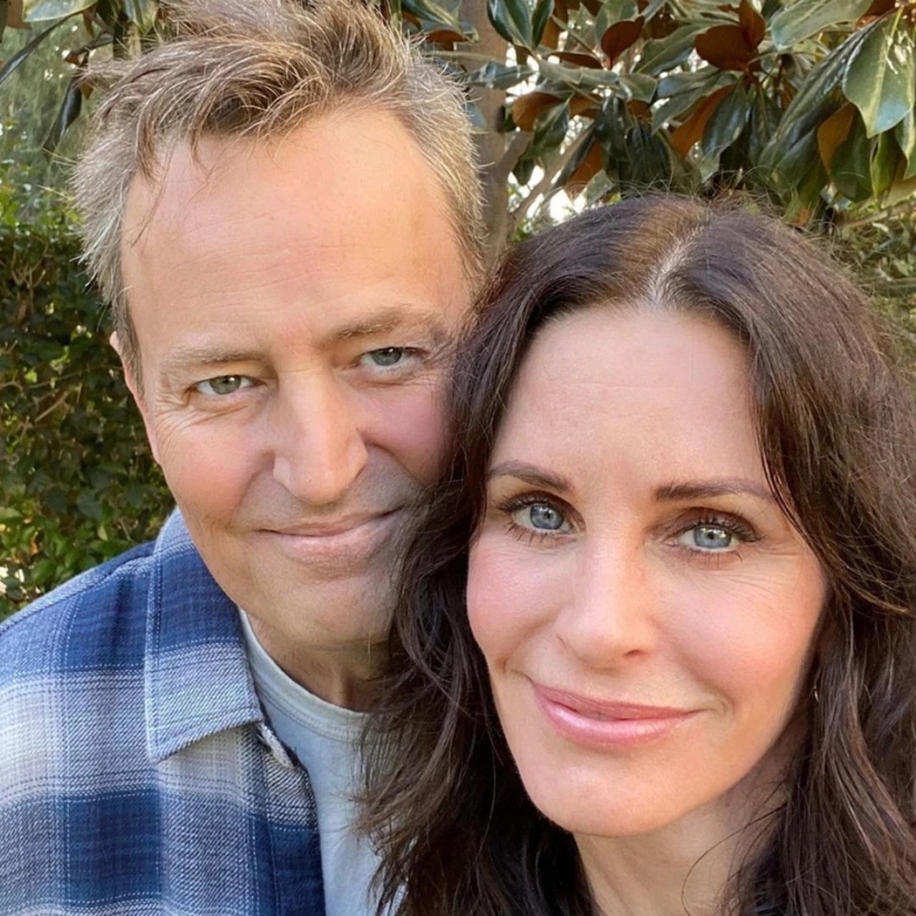 Is this love? Photos of Matthew Perry and Courteney Cox that confirm fans' guesses