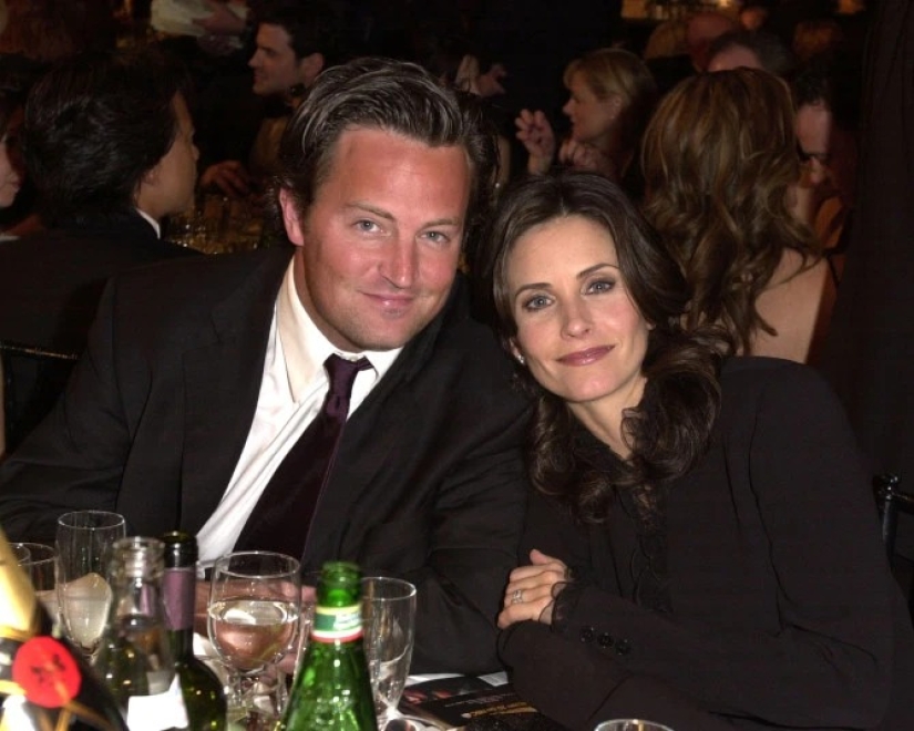 Is this love? Photos of Matthew Perry and Courteney Cox that confirm fans' guesses