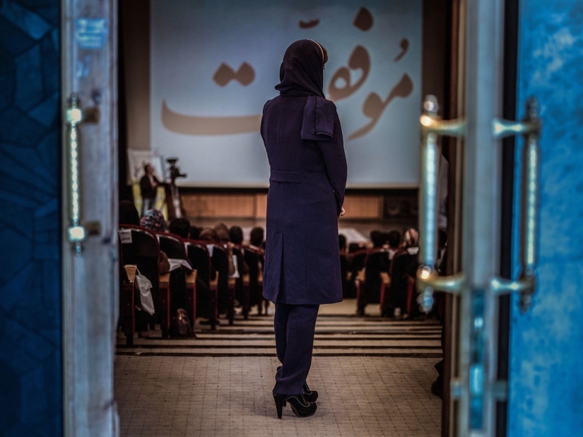 Islam, cigarrillos y Botox — la vida cotidiana de las mujeres en Irán
