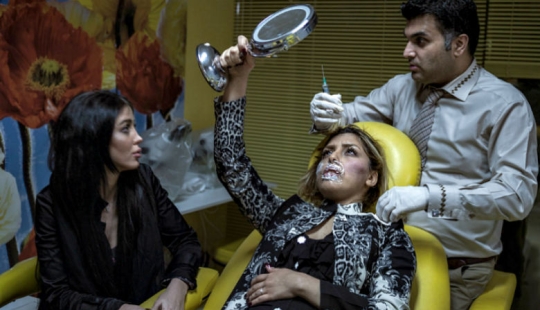 Islam, cigarrillos y Botox — la vida cotidiana de las mujeres en Irán