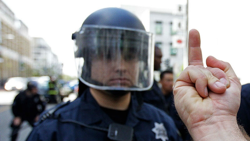 It is not prohibited by law: in the USA, you can show the police the middle finger, but it is better not to