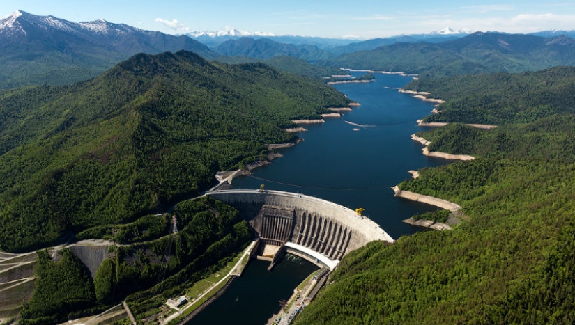 Jakasia desde una altura: Parque Natural Ergaki, Central hidroeléctrica Sayano-Shushenskaya y Abakan