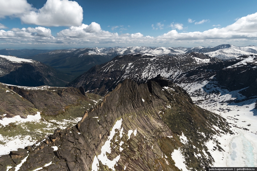 Jakasia desde una altura: Parque Natural Ergaki, Central hidroeléctrica Sayano-Shushenskaya y Abakan