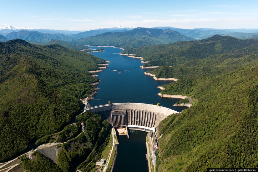 Jakasia desde una altura: Parque Natural Ergaki, Central hidroeléctrica Sayano-Shushenskaya y Abakan